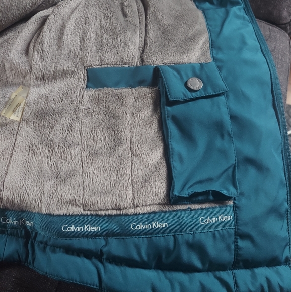 Calvin Klein down Women's Vest - Picture 6 of 15